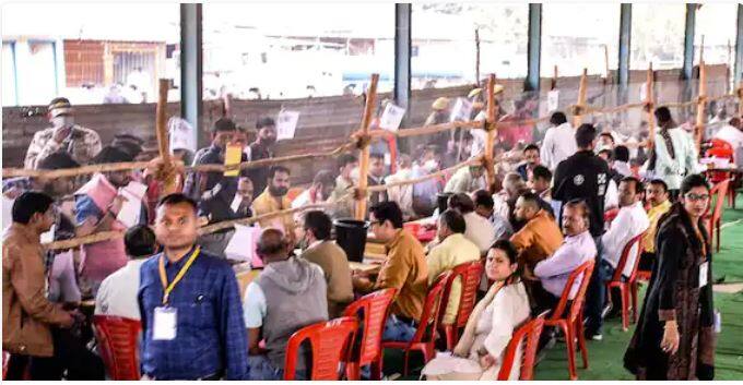 ਉੱਤਰ ਪ੍ਰਦੇਸ਼ ਤੋਂ ਲੈ ਕੇ ਉੱਤਰਾਖੰਡ, ਗੋਆ, ਮਨੀਪੁਰ ਤੱਕ ਦਾ ਰੁਝਾਨ ਸਾਹਮਣੇ ਆਉਣ ਤੋਂ ਬਾਅਦ ਭਾਜਪਾ ਵਰਕਰਾਂ ਤੋਂ ਲੈ ਕੇ ਸਮਰਥਕ ਪਾਰਟੀ ਦੀ ਜਿੱਤ ਦਾ ਜਸ਼ਨ ਮਨਾਉਂਦੇ ਨਜ਼ਰ ਆਏ। ਕੁਝ ਤਸਵੀਰਾਂ ਸਾਹਮਣੇ ਆਈਆਂ ਹਨ, ਜਿਸ 'ਚ ਵਰਕਰ ਉਤਸ਼ਾਹ ਨਾਲ ਭਾਜਪਾ ਦੀ ਜਿੱਤ ਦਾ ਜਸ਼ਨ ਮਨਾਉਂਦੇ ਨਜ਼ਰ ਆ ਰਹੇ ਹਨ।