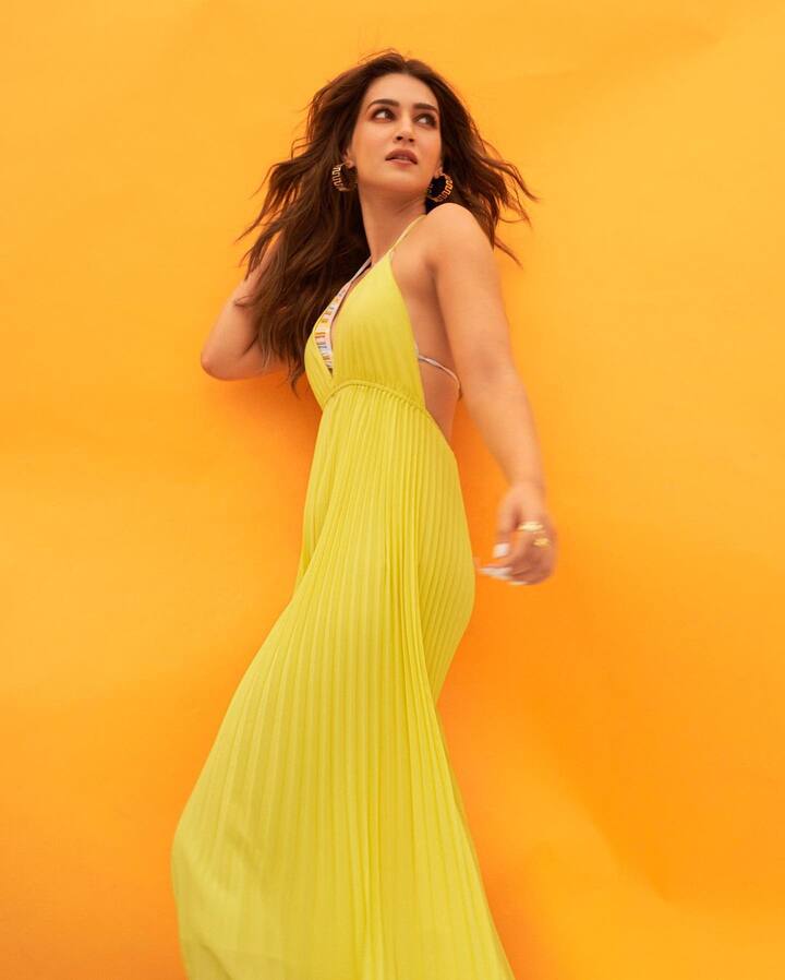 बॉलिवूडची 'परम सुंदरी' म्हणजेच प्रसिद्ध अभिनेत्री क्रिती  सेनन. (photo:kritisanon/ig)