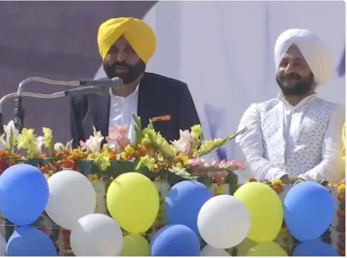 ਭਗਵੰਤ ਮਾਨ ਸੰਗਰੂਰ ਸੀਟ ਤੋਂ ਚੋਣ ਲੜ ਰਹੇ ਸਨ। ਉਹ 50 ਹਜ਼ਾਰ ਤੋਂ ਵੱਧ ਵੋਟਾਂ ਨਾਲ ਜਿੱਤੇ ਹਨ। ਇਸ ਜਿੱਤ ਤੋਂ ਬਾਅਦ ਭਗਵੰਤ ਮਾਨ ਆਪਣੀ ਮਾਤਾ ਹਰਪਾਲ ਕੌਰ ਦੇ ਨਾਲ ਪਾਰਟੀ ਵਰਕਰਾਂ ਨਾਲ ਪੁੱਜੇ। ਪਾਰਟੀ ਨੇ ਉਨ੍ਹਾਂ ਦੀ ਜਿੱਤ ਦਾ ਜਸ਼ਨ ਮਨਾਇਆ।