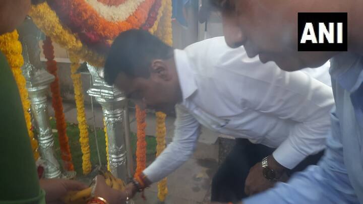 Goa CM Pramod Sawant offers prayers at Sri Datta Temple as the countdown begins for the results of the Goa Assembly polls. (Photo:ANI)