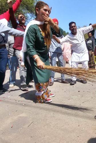 'ਆਪ' ਜਿੱਤ ਤੋਂ ਕਦਮ ਦੂਰ, ਲੋਕਾਂ 'ਚ ਜਸ਼ਨ ਦਾ ਮਾਹੌਲ