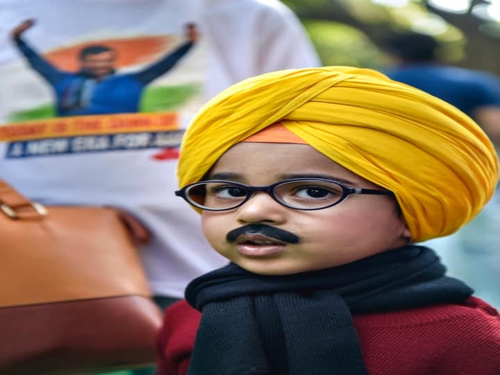 During the Delhi Election in 2020, photos of ‘Little Mufflerman’ Aavyan Tomar dressed as Arvind Kejriwal had gone viral on social media. The early trends indicated that the ruling Congress has been decimated in Punjab while the SAD, which contested the polls in alliance with the BSP, has failed to make much impact. (PTI Photo/Manvender Vashist)