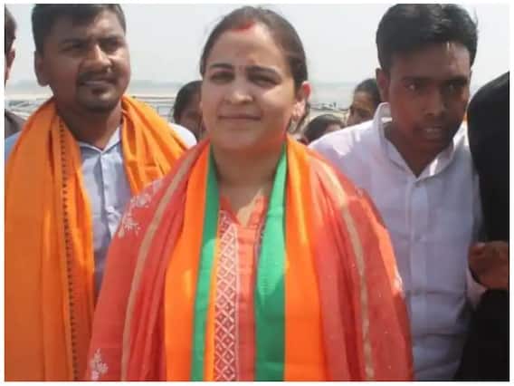 UP Election Result 2022: मुलायम की बहू अपर्णा ने BJP की जीत को बताया विश्वास की जीत, दिया ये नया नारा UP Election Result 2022: मुलायम की बहू अपर्णा ने BJP की जीत को बताया विश्वास की जीत, दिया ये नया नारा
