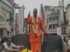 UP Election Result 2022 : उत्तरप्रदेशमध्ये भाजपचा विजय, लातूरमध्ये योगींची वेशभूषा घेत अवतरले बुलडोझर बाबा