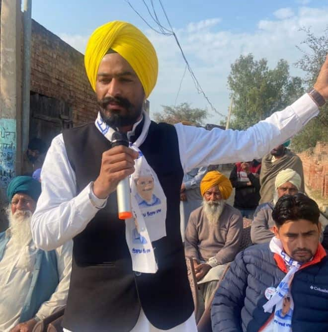 Punjab Elections Results 2022:  Labh Singh Ugoke history and background who defeated Channi Punjab Elections Results 2022: ਮੋਬਾਈਲ ਰਿਪੇਅਰ ਦੀ ਦੁਕਾਨ 'ਤੇ ਨੌਕਰੀ, ਮਾਂ ਸਵੀਪਰ... ਦੇਖੋ ਆਖਰ ਕੌਣ ਹੈ ਲਾਭ ਸਿੰਘ ਉਗੋਕੇ, ਜਿਸ ਨੇ ਮੁੱਖ ਮੰਤਰੀ ਚੰਨੀ ਦਾ ਪੱਤਾ ਕੀਤਾ ਸਾਫ?