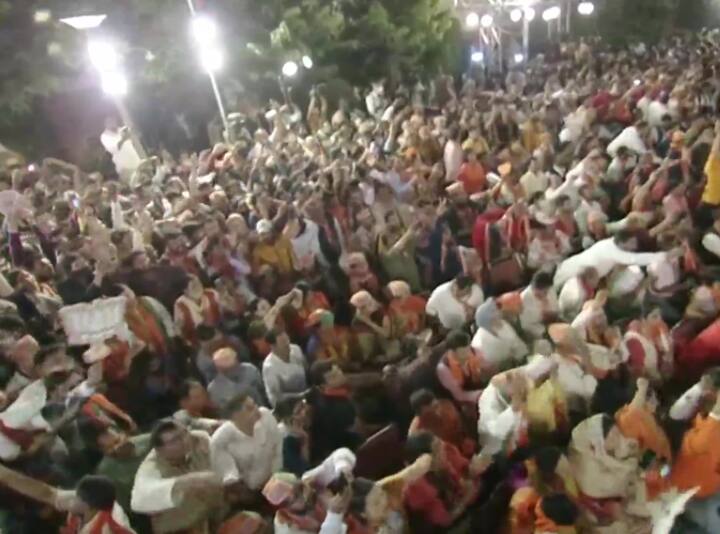 दिल्लीत भाजप कार्यालयात जंगी सेलिब्रेशन होत आहे.