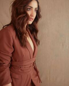 यामी गौतमच्या सौंदर्यावर चाहते घायाळ; पाहा खास फोटो!