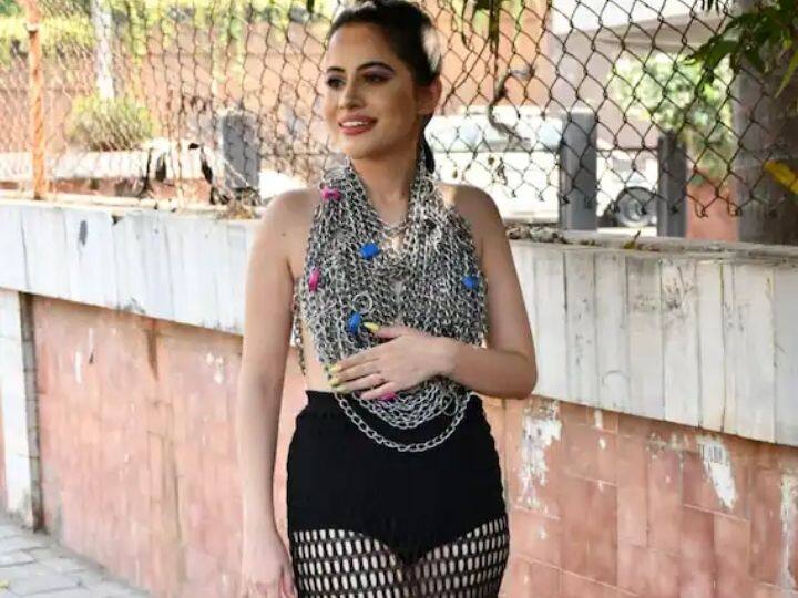 बिग बॉस ओटीटी फेम उर्फी ​​जावेद विविध लूकमधील फोटो सोशल मीडियावर शेअर करत असते. नुकतेच तिने आपल्या इन्स्टाग्रामवर असे फोटो शेअर केले आहेत की उर्फीने सोशल मीडियावर दहशत निर्माण केली आहे. उर्फीचा लेटेस्ट लूक समजून घेण्यासाठी चाहत्या चाहते चांगलेच गोंधळून गेले आहेत.