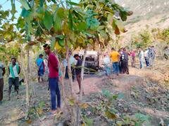 Bihar News: बिहार के गया में मिला अधजला शव, वाहन को फूंका, हत्या के बाद गाड़ी में लाश रखने की जताई जा रही आशंका