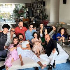 17 साल छोटी सबा को डेट कर रहे ऋतिक रोशन! ये सेलेब्स भी उम्र के फासले कर चुके हैं नजरअंदाज़