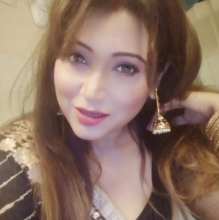 কখনও মুখ্য চরিত্রে আবার কখনও পার্শ্বচরিত্রে অভিনয় করেন মেঘনা হালদার। দর্শকের কাছে অত্যন্ত পরিচিত মুখও হয়ে ওঠেন।