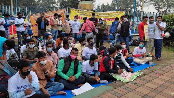 ১৪৫ দিনে পড়ল এই আন্দোলন। ২০১৯ সালে কলকাতা প্রেস ক্লাবের সামনে অবস্থান বিক্ষোভ করেছিলেন এই চাকরিপ্রার্থীরা। মুখ্যমন্ত্রী সেখানে হস্তক্ষেপ করেছিলেন নিজেই। এরপর তিন বছর কেটে গিয়েছে।