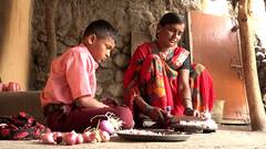 Beed : आई-मुलाच्या नात्यात असाही ओलावा; कांदा चिरताना आईच्या डोळ्यात पाणी आले म्हणून मुलाने बनवला स्मार्ट चाकू