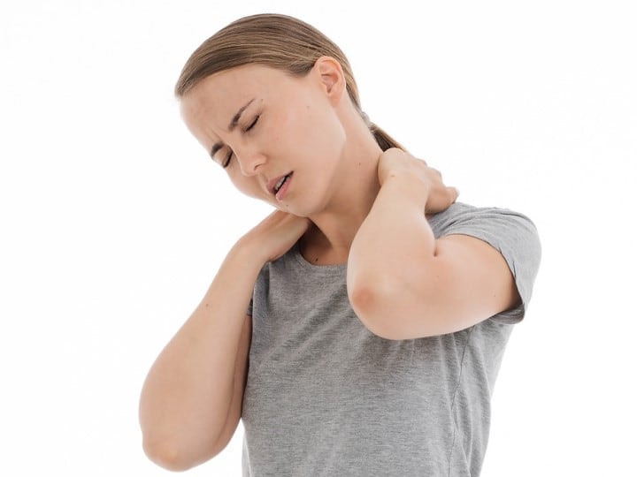 Cervical Spondylosis Causes Brain, Spinal Cord, and Nerve Disorders Cervical Spondylosis: సర్వైకల్ స్పాండిలైటిస్, ఇది మీకు కూడా రావచ్చు, ఈ లక్షణాలు కనిపిస్తే జాగ్రత్త!