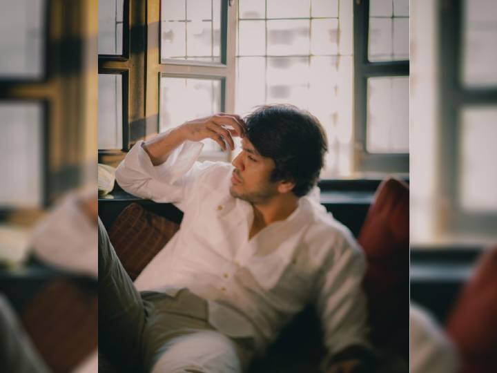 ‘हम भी ज़माने से है तेरे दिवाने..’, ‘सुपर हँडसम’ अशा कमेंट्स हार्ट इमोजी पोस्ट करत चाहत्यांनी आपल्या प्रतिक्रिया दिल्या आहेत.