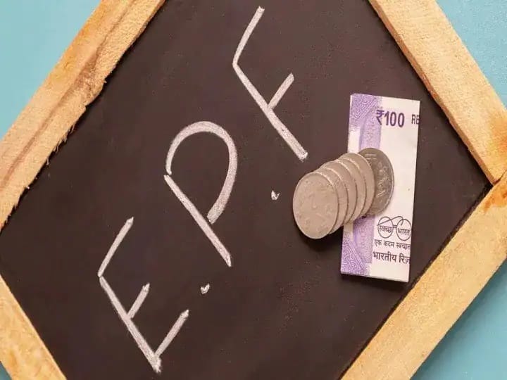 EPFO cuts interest rate to 8.1% for 2021-22, lowest In recent Years EPFO Interst :   పీఎఫ్ చందాదారులకు షాక్ - వడ్డీ రేటు తగ్గించేసిన ఈపీఎఫ్‌వో !