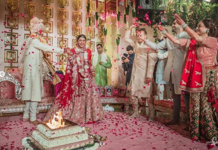 टीना अंबानी यांची सून ही मुंबईतील बिजनेसवूमन आहे.