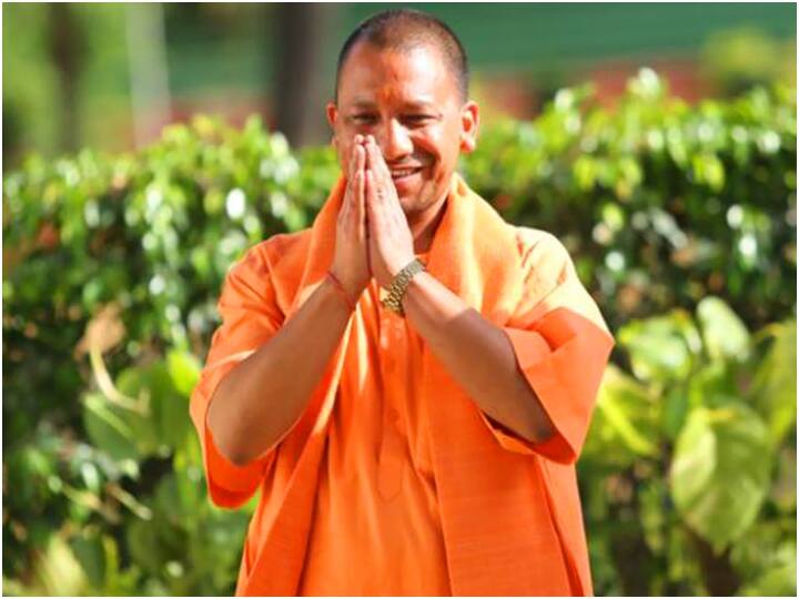 CM Yogi Adityanath tenders resignation to Governor લખનઉમાં યોગી આદિત્યનાથ આજે કાર્યકર્તાઓ સાથે બેઠક કરશે, શપથગ્રહણની તારીખ પર સસ્પેન્સ