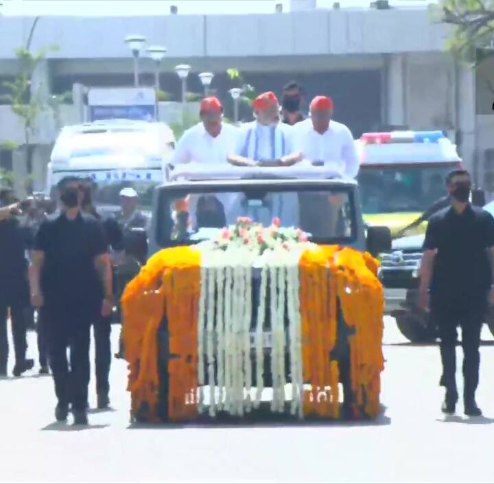 यूपी समेत चार राज्यों में एक बड़ी जीत हासिल करने के बाद साल 2022 के शुरू में हुए विधानसभा चुनावों में सरकार बनाने के बाद भाजपा अपने अगले मिशन गुजरात के लिए जुट गई है और पीएम नरेंद्र मोदी ने आज 11 मार्च से अपना रोड शो शुरू कर दिया है.