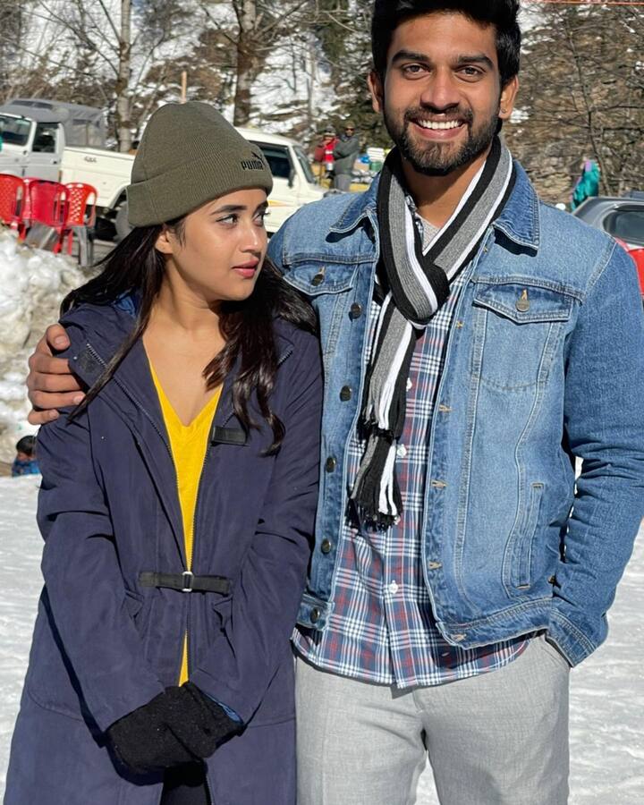 ఇక పాట విషయానికి వస్తే.. వినయ్ షన్ముక్ దర్శకత్వంలో రూపొందించిన ‘ఏమై ఉండొచ్చో’ అనే ఆల్బమ్ సాంగ్ ఇటీవలే యూట్యూబ్‌లో విడుదలైంది. విజయ్ బాల్గానిన్ ఈ పాటకు సంగీత దర్శకత్వం మాత్రమే కాదు, గాత్రం కూడా తానే అందించాడు. ఇందులో దీప్తి సునయన‌కు జోడిగా సుగి విజయ్ నటించాడు. అతడి ప్రియురాలిగా దివ్య నటించింది. ఈ పాటలో మంచి ఫీల్ మాత్రమే కాదు, మనోవేదన కూడా ఉంటుంది. - Image Credit: Deepthi Sunaina/Instagram