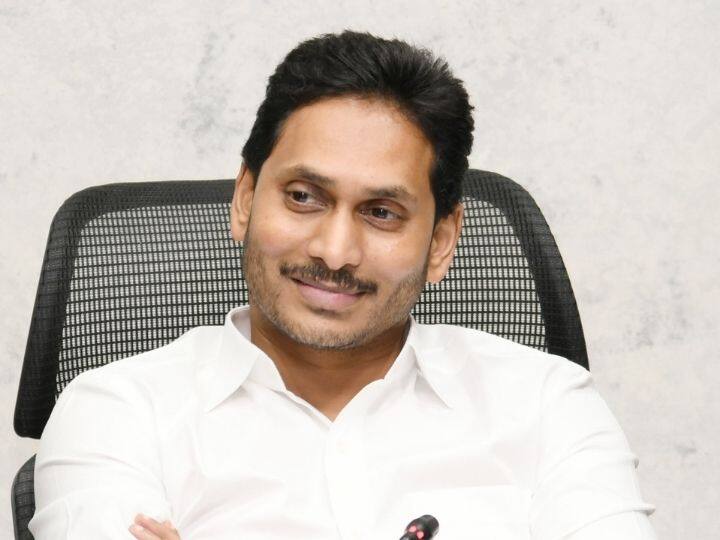 CM Jagan told the ministers that he was avoiding some people from the cabinet AP Cabinet : మంత్రుల్లో ఎవరెవరికి పదవీ గండమో చెప్పిన జగన్ -  వాళ్లెవరంటే ?