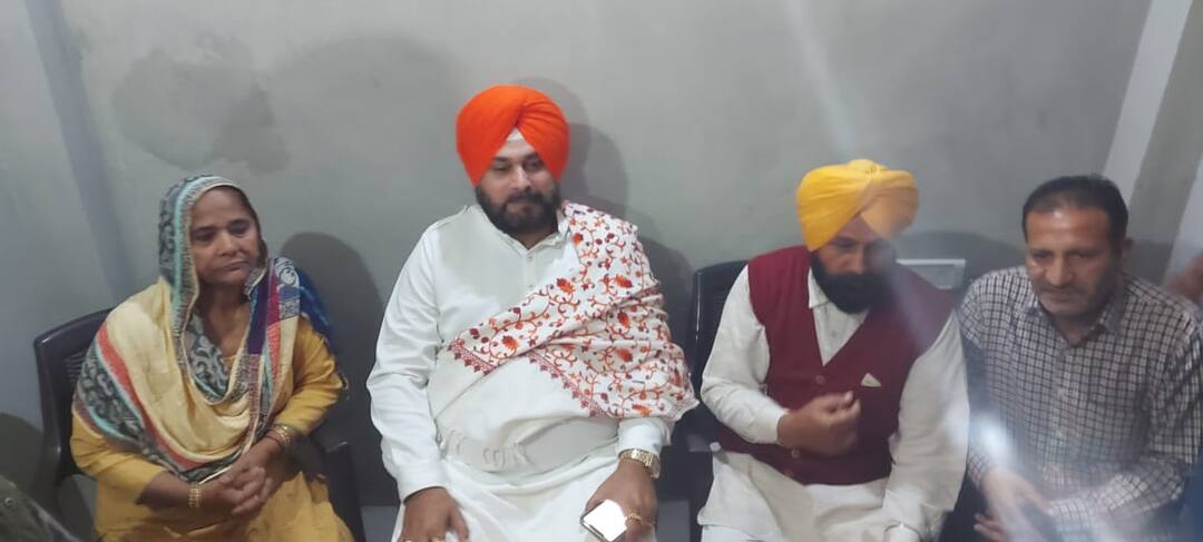 Punjab Election Results: ਵੱਡੀ ਹਾਰ ਮਗਰੋਂ ਨਵਜੋਤ ਸਿੱਧੂ ਵੱਲੋਂ ਚੰਨੀ ਵੱਲ ਇਸ਼ਾਰਾ, ਕਹੀ ਵੱਡੀ ਗੱਲ Punjab Election Results: Navjot Singh Sidhu in Amritsar streets after Elections result Punjab Election Results: ਵੱਡੀ ਹਾਰ ਮਗਰੋਂ ਨਵਜੋਤ ਸਿੱਧੂ ਵੱਲੋਂ ਚੰਨੀ ਵੱਲ ਇਸ਼ਾਰਾ, ਕਹੀ ਵੱਡੀ ਗੱਲ