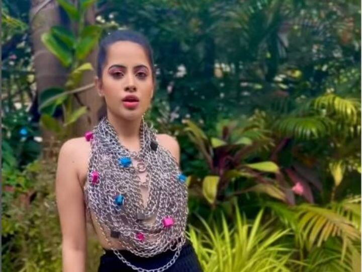 उर्फी जावेद का फैशन देख यूजर्स का चकराया सिर, जंजीर और ताले पहनकर खुद को किया कवर urfi javed wear chains and lock in new video viral on social media उर्फी जावेद का फैशन देख यूजर्स का चकराया सिर, जंजीर और ताले पहनकर खुद को किया कवर