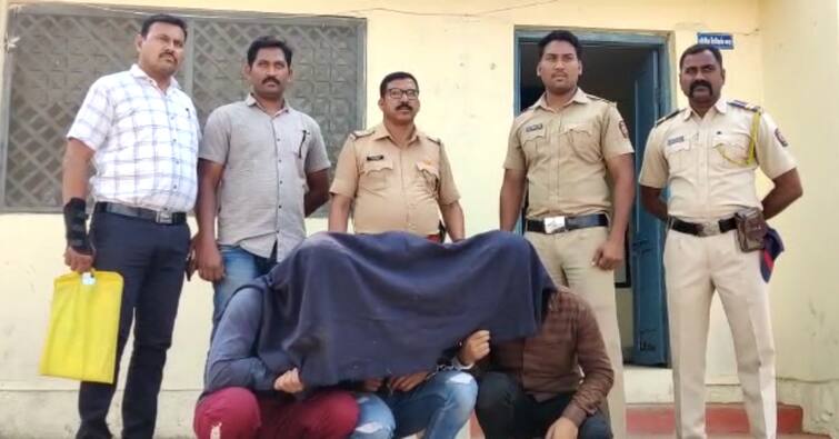 Maharashtra Akola Crime News Kidnapping of a friend along with Kirtan Maharaj in Akola demand of Rs 7 lakh 50 thousand from the kidnappers अकोल्यात कीर्तन'कार महाराजांसह मित्राचं अपहरण, अपहरणकर्त्यांकडून 7 लाख 50 हजार रुपयांची मागणी