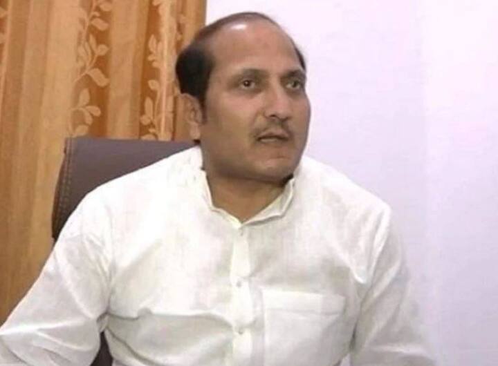 राज्य सरकार में गन्ना मंत्री सुरेश राणा भी हार गए हैं. उन्बें शामली जिले की थानाभवन सीट पर सपा समर्थित राष्ट्रीय लोकदल के अशरफ अली खान ने 10 हजार से ज्यादा वोटों से मात दी है.