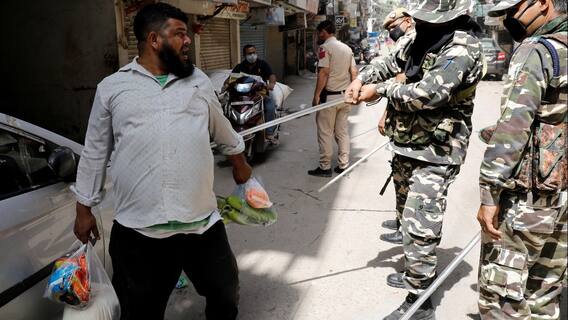 Nellore District SI rude behaviour: ఎస్సై ప్రవర్తనపై విమర్శలు, మెమో జారీ చేసిన ఎస్పీ | ABP Desam