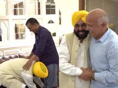 Punjab: भगवंत मान ने छुए सीएम अरविंद केजरीवाल के पैर, मनीष सिसोदिया को लगाया गले, देखें तस्वीरें