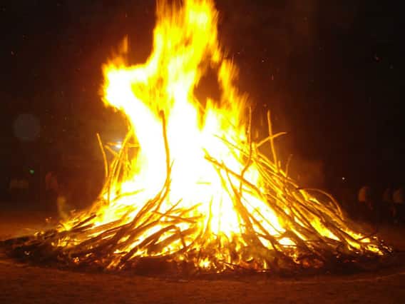 Holi 2022: Offer These Things In 'Holika Dahan' As Per Your Zodiac Sign