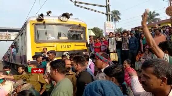 Train Blockade: ট্রেন লেটের অভিযোগে ট্রেন অবরোধ নসিবপুরে! অফিস টাইমে ভোগান্তি | Bangla News