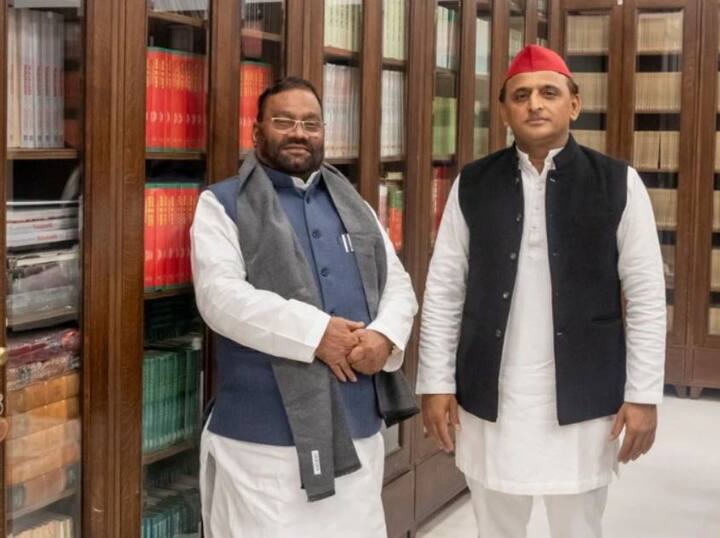 योगी सरकार में कैबिनेट मंत्री रहे स्वामी प्रसाद मौर्य ने चुनाव के दौरान बीजेपी को झटका देते हुए सपा का दामन थाम लिया था. वह सपा के टिकट पर फाजिलनगर विधानसभा सीट से चुनाव लड़े थे. लेकिन उन्हें हार का मुंह देखना पड़ा है.