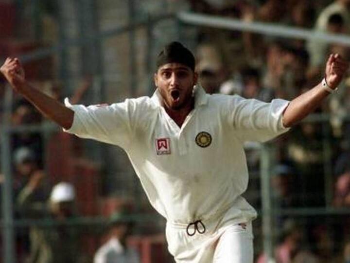 टीम इंडिया के पूर्व स्पिनर हरभजन सिंह इस मैदान पर दूसरे सबसे ज्यादा विकेट लेने वाले गेंदबाज हैं. इन्होंने यहां 7 टेस्ट मैचों में 30 विकेट चटकाए हैं. हरभजन यहां एक बार एक टेस्ट में 10 विकेट भी चटका चुके हैं.