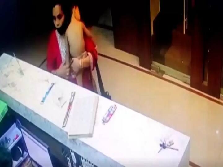 kerala: கள்ளக் காதலனை பார்க்க பேரக்குழந்தையுடன் லாட்ஜ்க்கு வந்த பாட்டி! தொட்டியில் இறந்த குழந்தை!