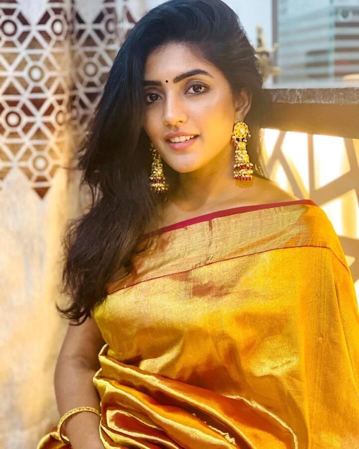 கன்னிமயில் தூண்டிலிட்டு..காதல் தனை தூண்டிவிட்டு எண்ணி எண்ணி ஏங்க வைக்கும் ஏந்திழயே