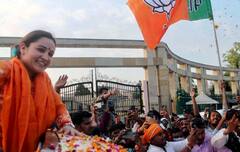 UP Election 2022: सपा की हार पर खुशी से झूमी मुलायम सिंह की बहू Aparna Yadav, तस्वीरों में देखिए किस अंदाज में मनाया बीजेपी की जीत का जश्न