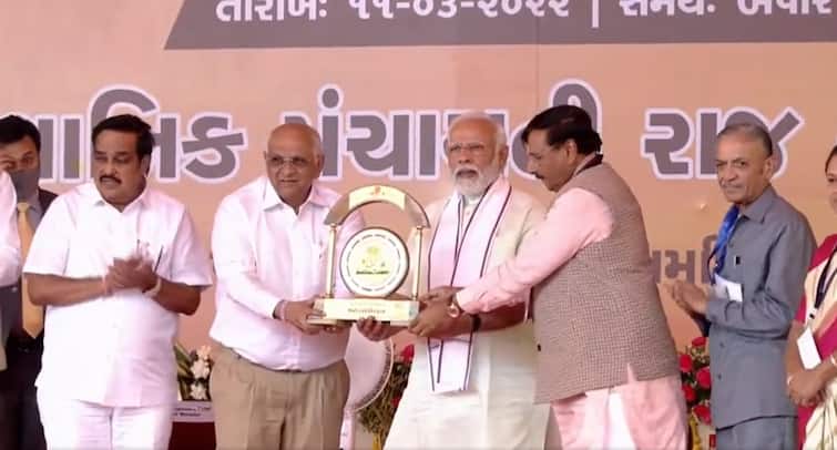 PM Narendra modi to address Gujarat panchayat Mahasammelan at GMDC Ground Ahmedabad ગુજરાત પંચાયત મહાસંમેલનઃ પીએમ મોદીએ ગુજરાતીમાં સંબોધન કરી ગુજરાતના ગામડાઓની પ્રસંશા કરી