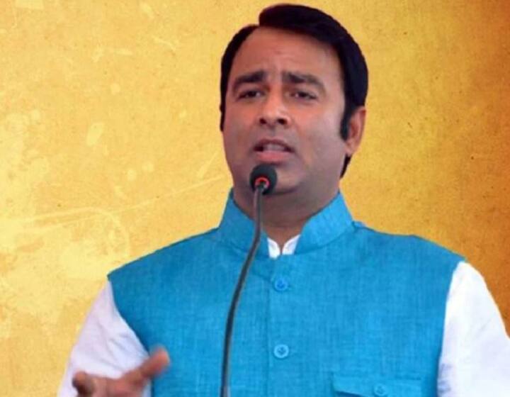 बीजेपी के फायरब्रांड नेता संगीत सोम को भी चुनाव में हार मिली. संगीत सोम मेरठ की सरधना सीट से विधायक थे, लेकिन इस बार उन्हें बुरी तरह से हार का सामना करना पड़ा.