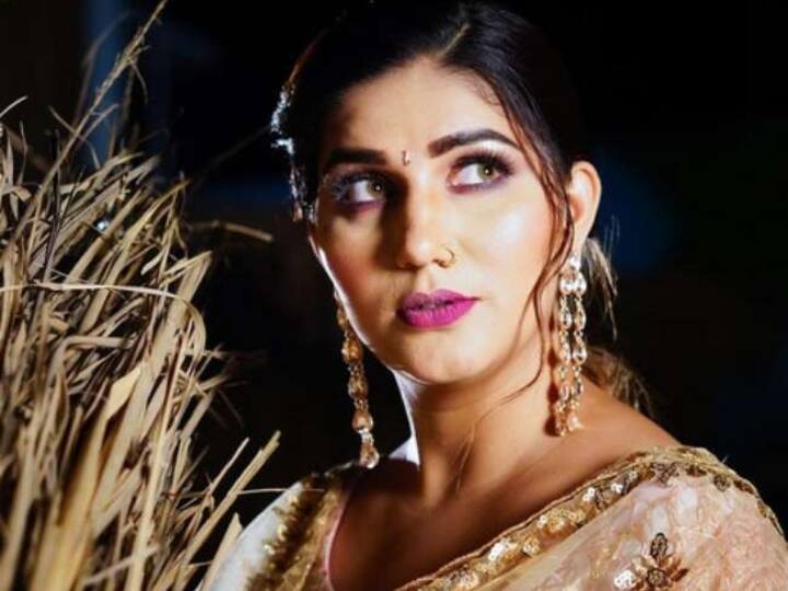 जब लाइव शो में भड़क उठी थीं सपना चौधरी, कहा था- नाच-गाना छोड़ दूंगी अगर अपनी कमाई मेरे घर... sapna chaudhary angry at live show says she wont dance any more video viral जब लाइव शो में भड़क उठी थीं सपना चौधरी, कहा था- नाच-गाना छोड़ दूंगी अगर अपनी कमाई मेरे घर...