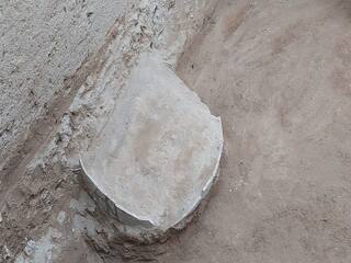 Keezhadi Excavation | கீழடி : 8-ஆம் கட்ட அகழாய்வுப் பணியில் கிடைத்த மண்பானை.. தோண்டத் தோண்ட கிடைக்கும் அற்புதம்..