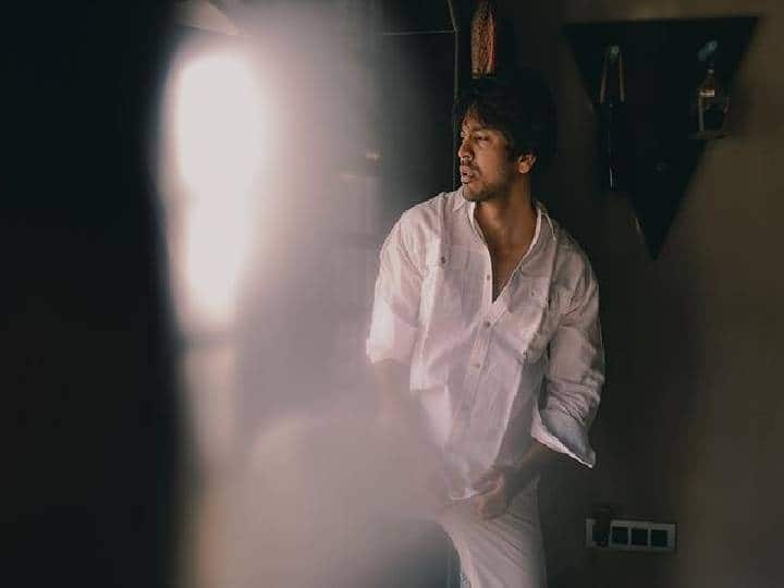 या फोटोंमध्ये ललित खूप हँडसम दिसत आहे. या फोटोंवर चाहत्यांच्या कमेंट्सचा पाऊस पडत आहे.