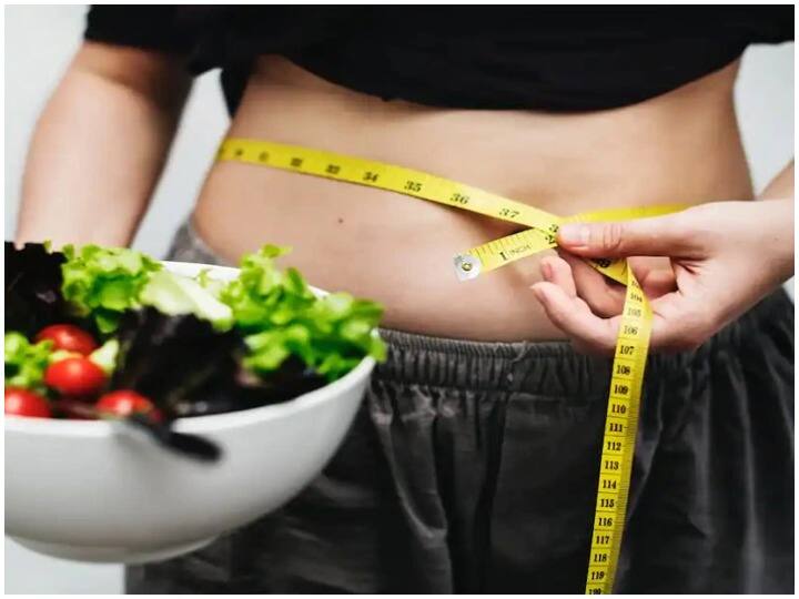 हम आपको खाने पीने की ऐसी चीजों के बारे में बता रहे हैं, जिससे आपका वजन तेजी से कम हो सकता है. बिना हैवी वर्कआउट के भी आप अपना वजन कम कर सकते हैं.