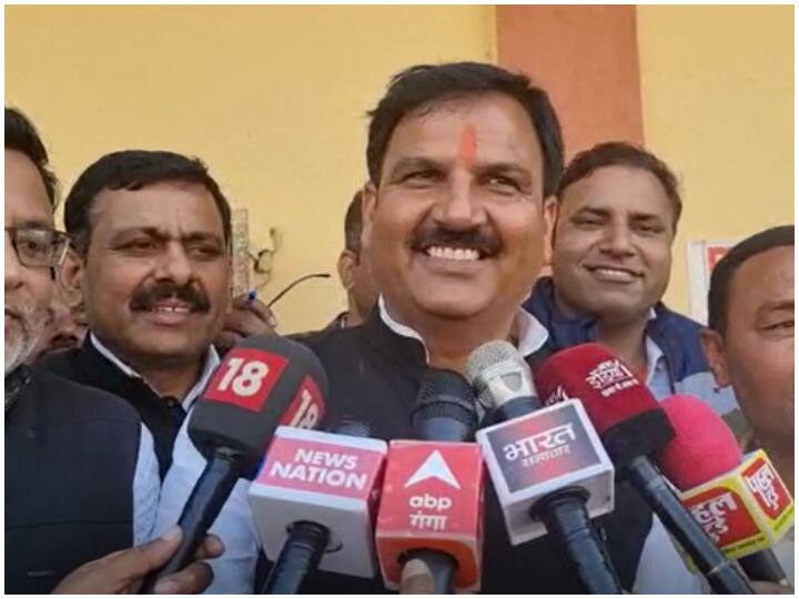 UP Election Result 2022 Dharam Singh Saini Lost Mukesh Chaudhary from 155 votes ANN UP Election Result 2022: धर्म सिंह सैनी नहीं चख सके 5वीं बार जीत का स्वाद, नकुड़ में 155 वोटों से मिली हार