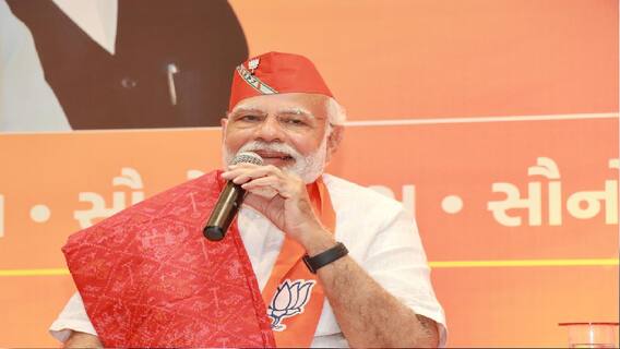 આપણી ખબરઃ PM મોદીએ કેસરી ટોપી પહેરી કર્યો રોડ શો, કાળઝાળ ગરમીમાં ઝીલ્યું જનતાનું અભિવાદન