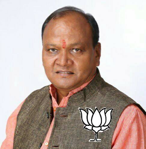 बरेली जिले की बहेड़ी विधानसभा सीट से राज्यमंत्री छत्रपाल सिंह गंगवार को समाजवादी पार्टी के अताउर्रहमान ने हराया है.