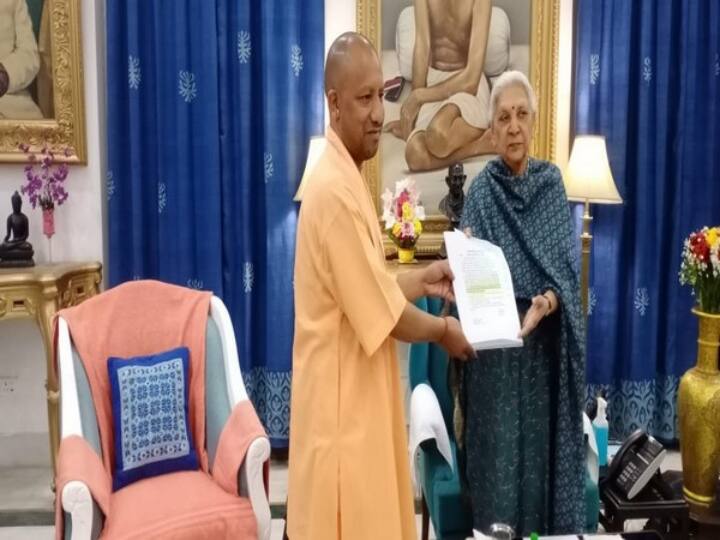 Election Result 2022 Yogi Adityanath submits resignation to governor  anandiben patel Election Result 2022: मुख्यमंत्री योगी आदित्यनाथ ने राज्यपाल को सौंपा इस्तीफा, बने रहेंगे केयरटेकर सीएम