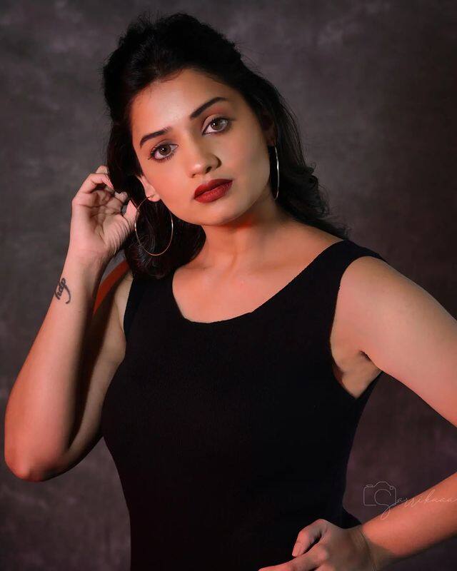 'मन उडू उडू झालं' मालिकेची लोकप्रियता दिवसागणिक वाढत चालली आहे. मालिकेतील 'इंद्रा आणि दिपू'ची जोडीदेखील प्रेक्षकांना चांगली भावत आहे. ( photo: hruta12/ig)