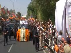 चार राज्यों में जीत के बाद पीएम मोदी का अहमदाबाद में रोड शो, लोगों का उमड़ा सैलाब, देखें तस्वीरें